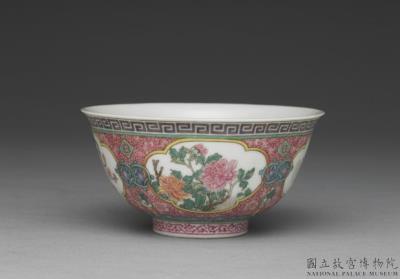 图片[2]-Teacup in fa-lang-ts’ai enamels with decoration of lobed reserves and flowers of the four seasons, Ch’ien-lung reign (1736-1795), Ch’ing dynasty-China Archive